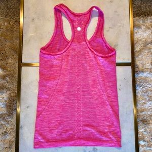Swiftly Tech Lululemon Razor Top